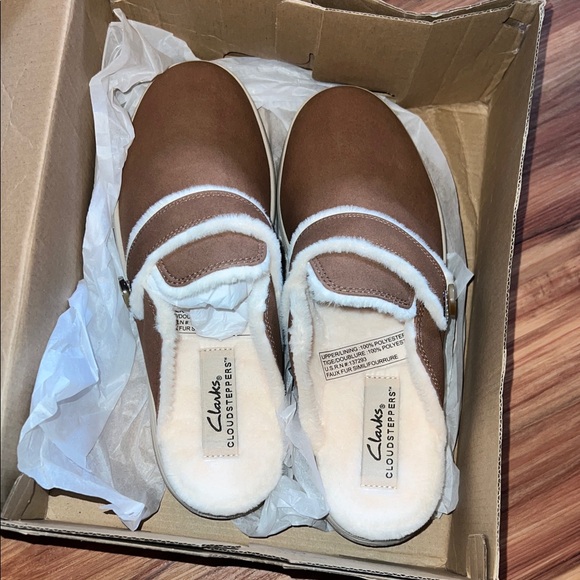 Clarks Brown Slip-On Loafers with Cream Accents - Picture 2 of 3